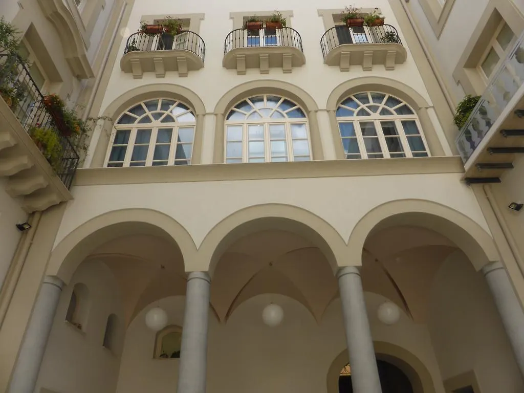 Appartamento in Palazzo Lampedusa Palermo 0*,  Italia