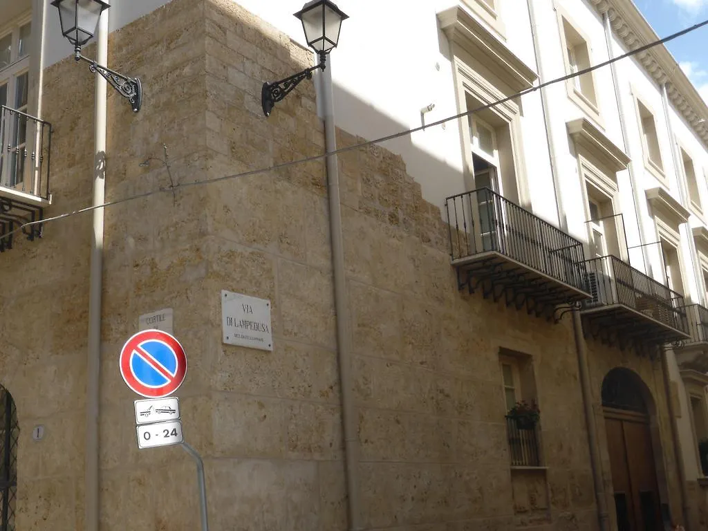 Appartamento in Palazzo Lampedusa Palermo 0*,